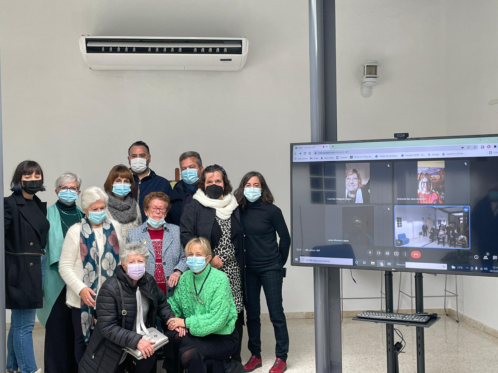 Charo Galdames expone su obra en el Centro de Atención a la Diversidad de Isla Cristina