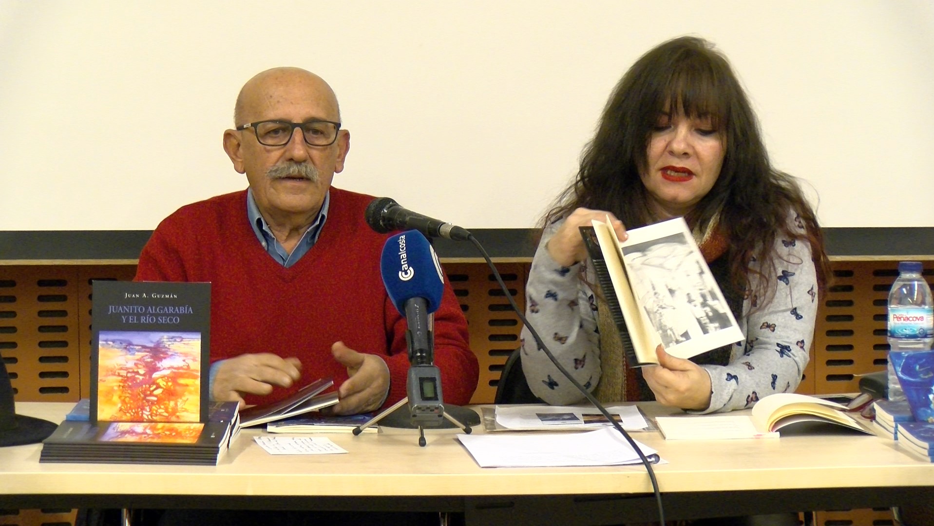 Juan Antonio Guzmán presentó en Punta Umbría dos de sus libros