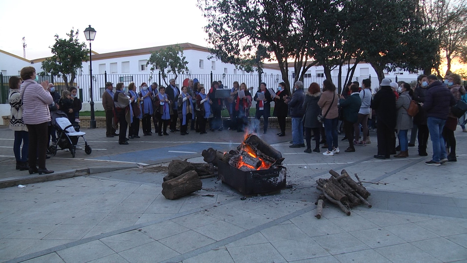 Los Coros de Mayores de Lepe y La Antilla llevan la Navidad al Paseo del Pilar