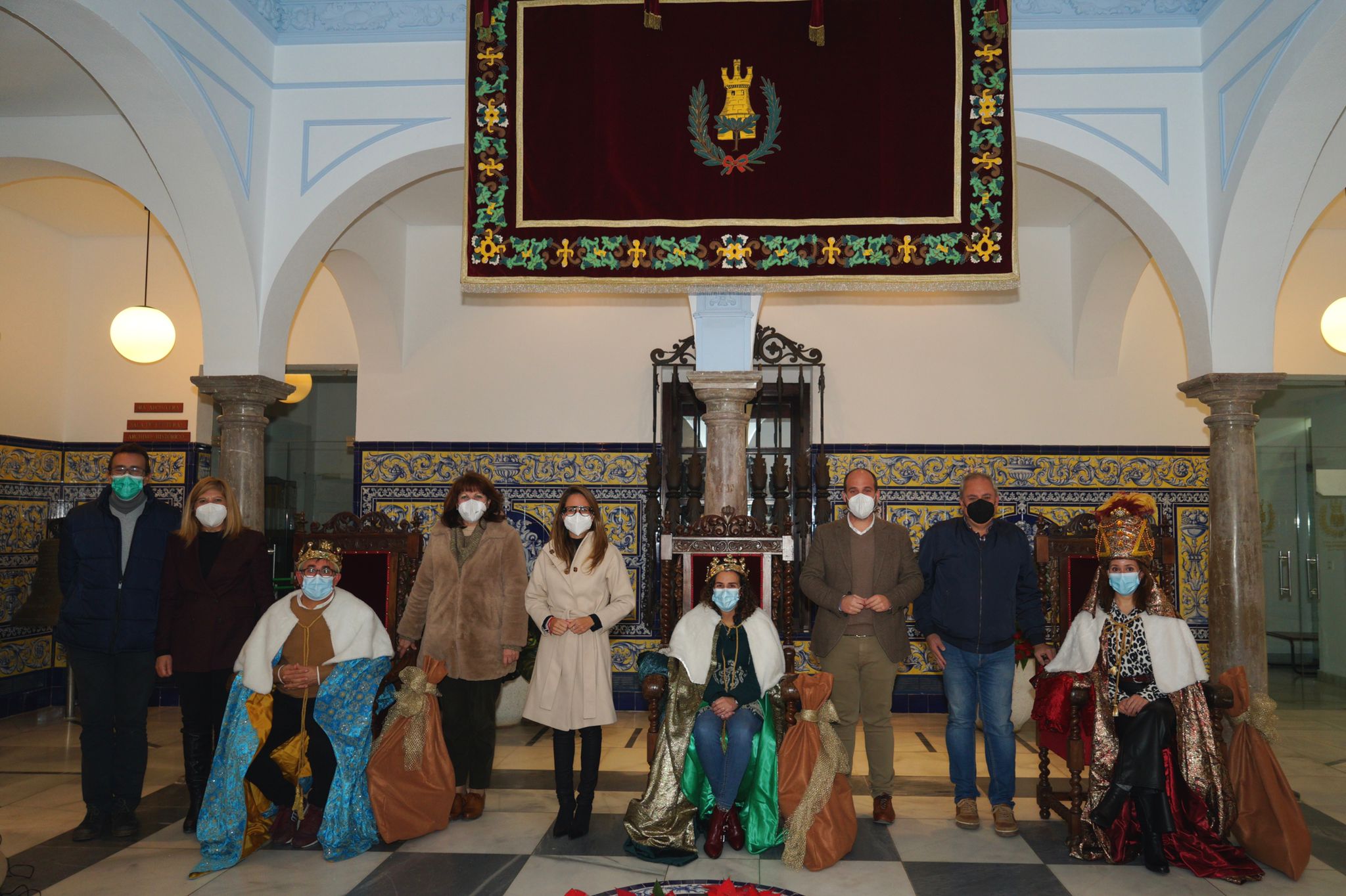 Los representantes del Reyes Magos en Ayamonte recibieron sus coronas