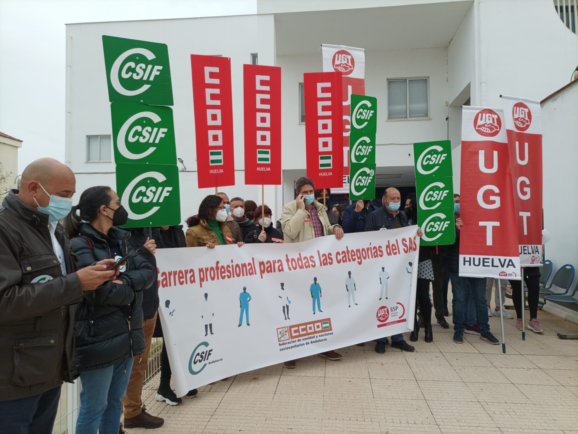 CCOO se concentra en el Centro de Salud de Punta Umbría para exigir la carrera profesional