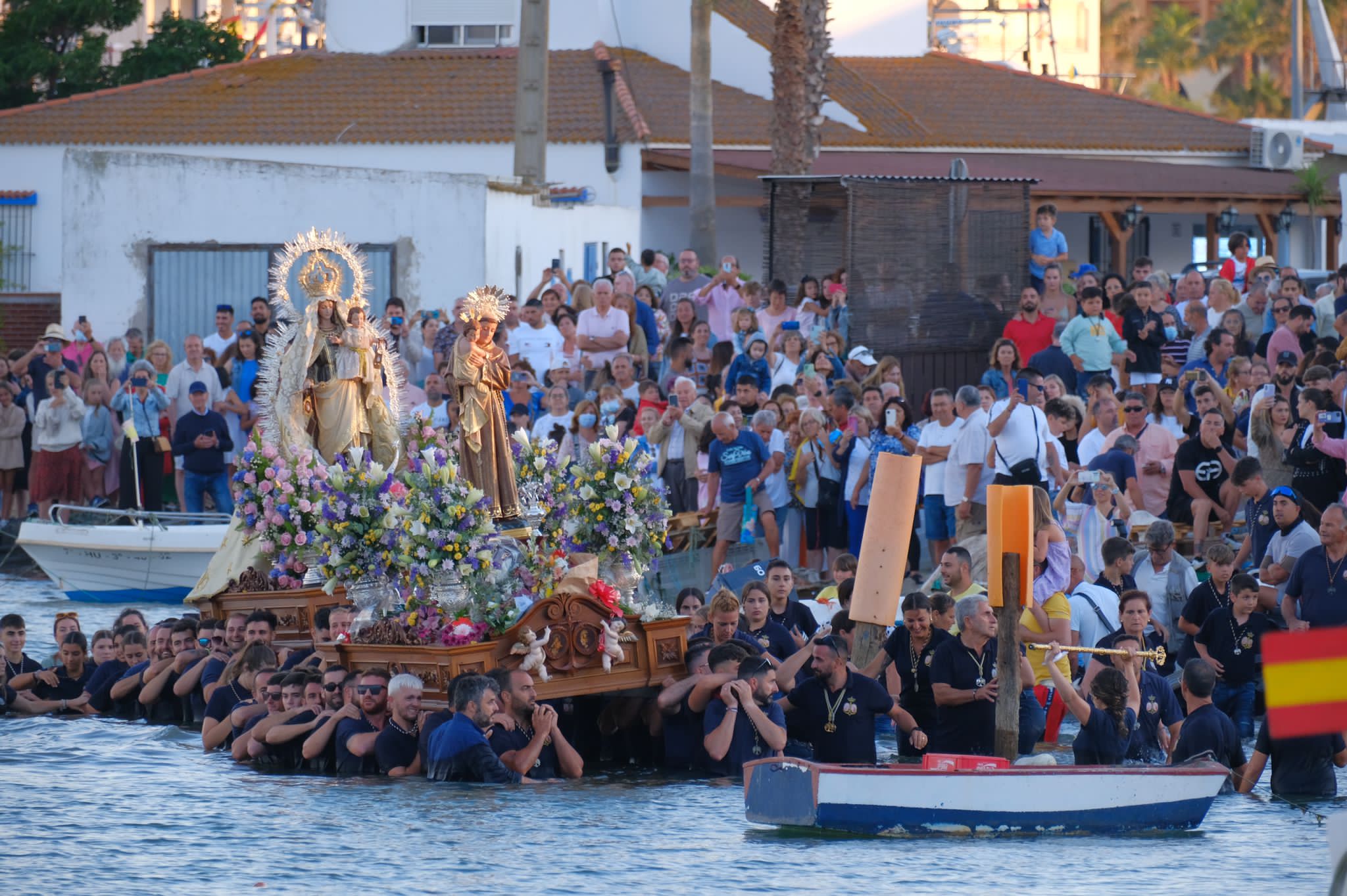 San Antonio y la Virgen del Carmen pusieron el broche a las fiesta de Punta del Moral