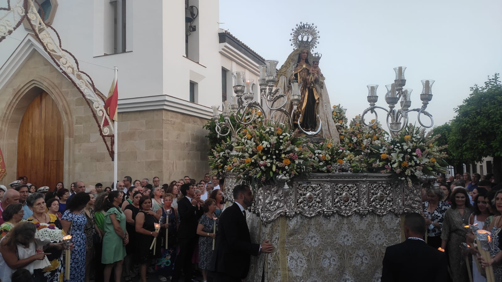 La Virgen del Carmen de Lepe volvió a ‘pisar’ las calles de su barrio de La Pendola