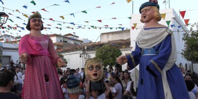 Pozo del Camino arranca las fiestas de María Auxiliadora con el desfile de gigantes y cabezudos