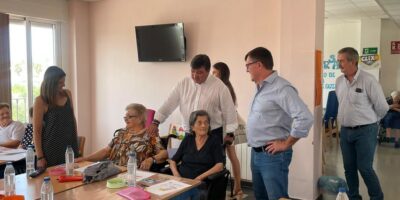 Gabriel Cruz visita la Unidad de Estancia Diurna de Puebla de Guzmán