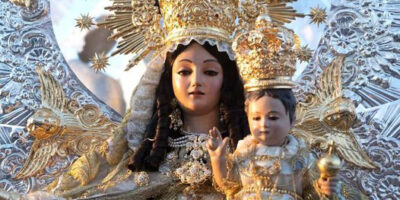 Flores a la patrona de los marineros en Isla Cristina