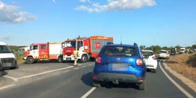 Dos vehículos implicados en un aparatoso accidente a la salida de Villablanca