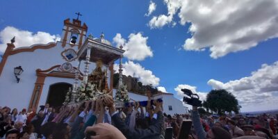 Multitudinaria jornada de domingo entorno a la Stma. Virgen de la Peña