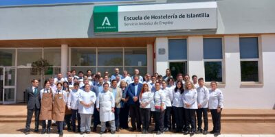La Escuela de Hostelería de Islantilla recibe una visita institucional