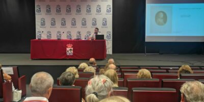 Agustín Ponce presenta ‘En el Centenario del título de Ciudad: Isla Cristina y la Corona’