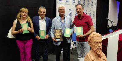 Rafael López presenta un facsímil del libro ‘Breve reseña de las Torna-Guías’, de Roque Barcia