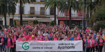 La meteorología no impide que Ayamonte se tiña un año más de rosa