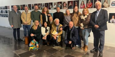 Isla Cristina inaugura las exposiciones «Pioneras I y II», homenaje a las mujeres en el periodismo onubense