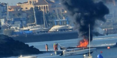 Explosión en una lancha en Isla Cristina moviliza a bomberos y Guardia Civil