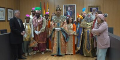 La Plaza de la Paz de Isla Cristina se llenó de ilusión con la llegada de los Reyes Magos