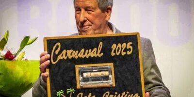 Juan Ramos Martín “Cano de la Punta” recibe el ‘Pito de Caña’ en una emotiva gala carnavalera
