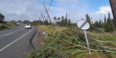 Retirada de objetos por el tornado de la A-5150 en Isla Cristina