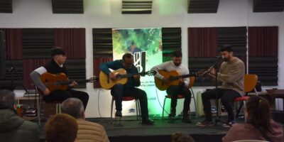 Punta Umbría deleita al público por el Día de Andalucía a través de su escuela de música