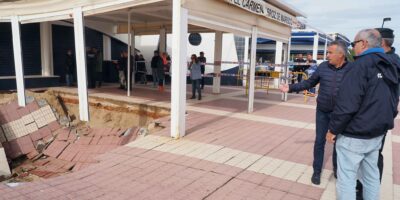 El Ayuntamiento de Isla Cristina protegerá el paseo marítimo con una escollera para evitar más desperfectos en la zona