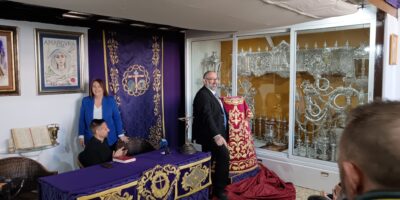 Presentada la nueva Saya que lucirá la Virgen de la Amargura el Martes Santo en Isla Cristina