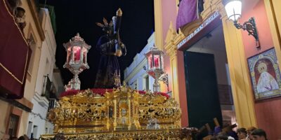 El Gran Poder culmina su estación de penitencia en Isla Cristina en una madrugada de recogimiento