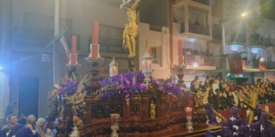 Solemne estación de penitencia del Cristo de la Vida y la Virgen de los Dolores en Isla Cristina
