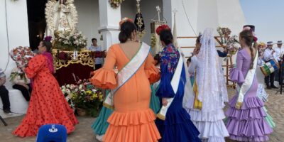 Villablanca rindió pleitesía a su patrona durante la Ofrenda Floral