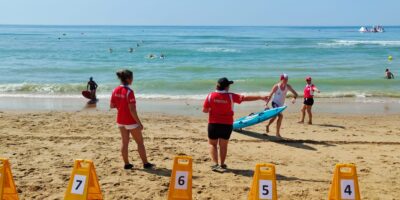 La playa de Isla Cristina es escenario del III Campeonato de Extremadura de Salvamento y Socorrismo Acuático