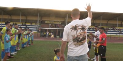 Historia del fútbol onubense: Bonito homenaje del Isla Cristina FC a su capitán, Sebas Rivero