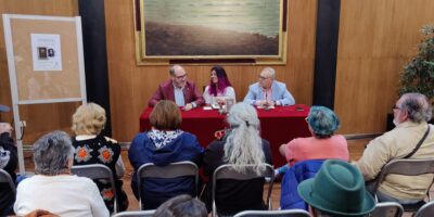 Mimi Reina presenta en Isla Cristina su primer poemario, ‘Carne hecha Verbo’