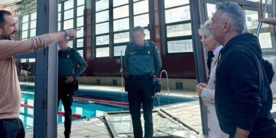 El Ayuntamiento de Isla Cristina licita la reparación integral de la piscina municipal tras los daños de la DANA