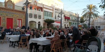 Entrañable tarde navideña en Isla Cristina con merienda incluida