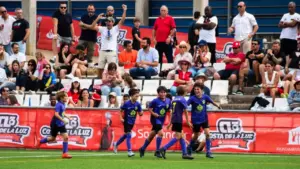 Partido de fútbol base durante la Costa de la Luz Champion Cup 2025 en Huelva