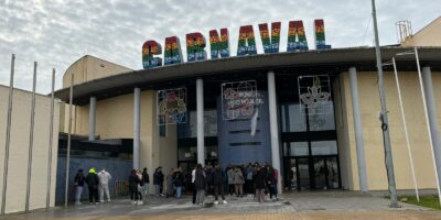 Furor por el Carnaval isleño: más de un centenar de personas a las puertas del Horacio Noguera