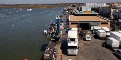El Ayuntamiento de Isla Cristina se suma a las movilizaciones en apoyo al sector pesquero