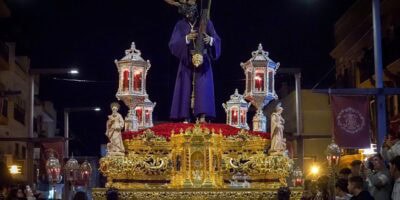 La Madrugá de Isla Cristina emociona con el Gran Poder en una noche de devoción y solemnidad